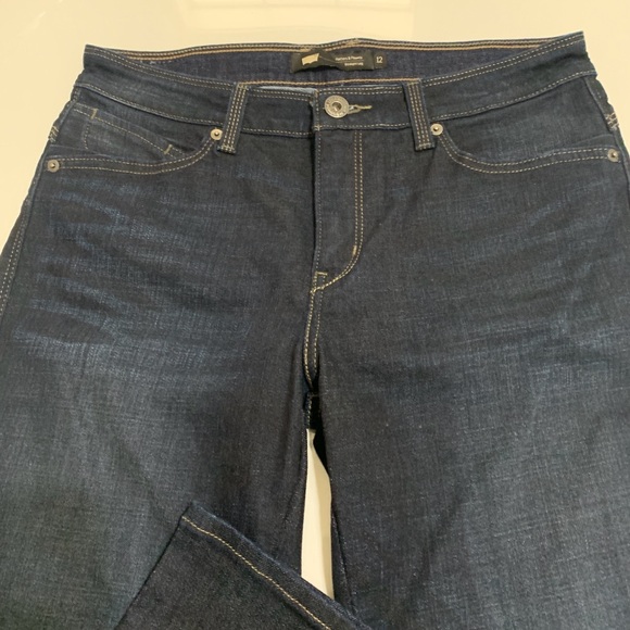Levi’s Jeans, Flatters & Flaunts, Size 12 - Picture 4 of 8